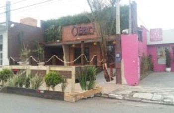 Estabelecimento com parklet gera reclamações e elogios