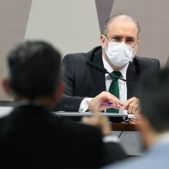 Aras diz não querer ser lembrando como quem criminalizou a política