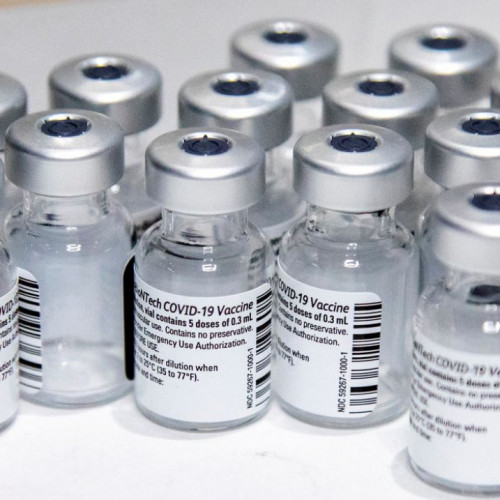 Covid-19: novo lote de vacinas da Pfizer chega ao Brasil