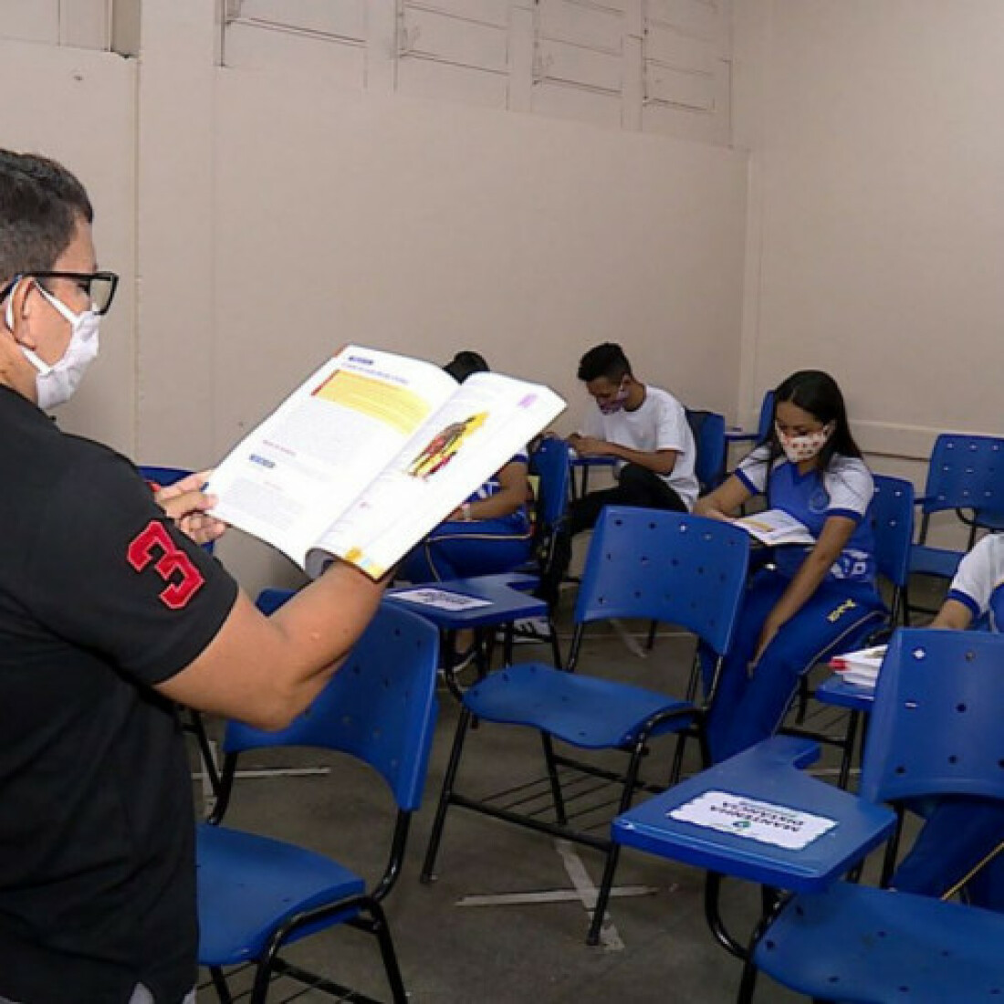 Covid-19: rede pública em Manaus começa aulas 100% presenciais
