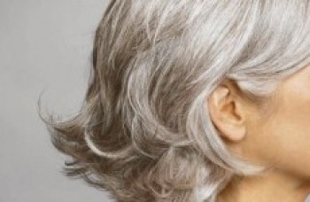 Por que alguns jovens já têm cabelo branco?