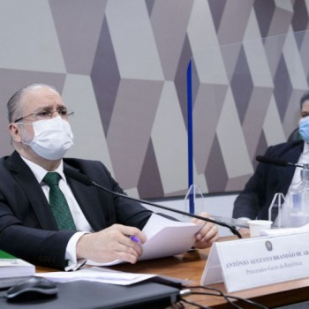Aras diz cumprir compromisso de respeitar a separação entre os poderes