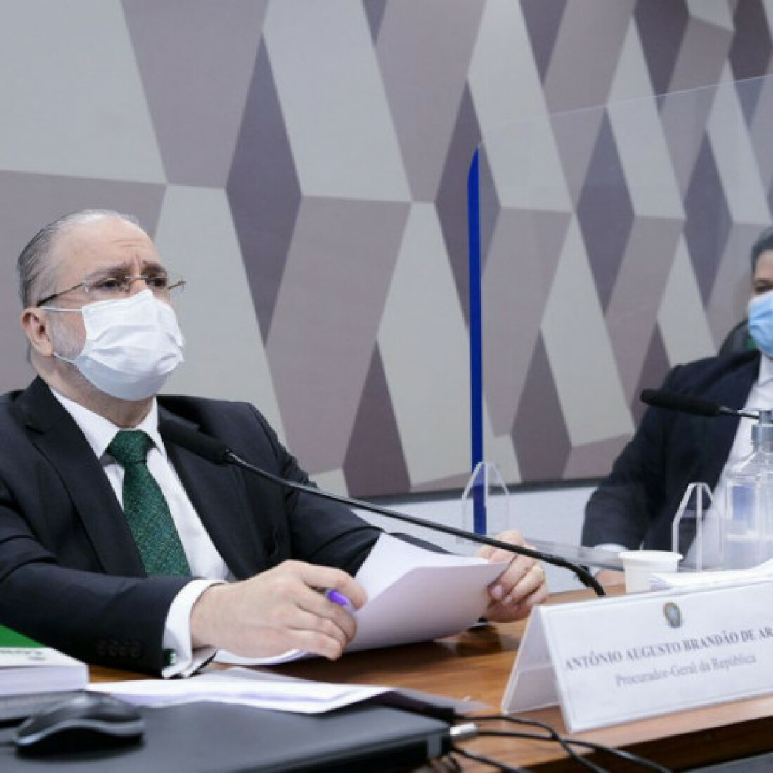 Aras diz cumprir compromisso de respeitar a separação entre os poderes