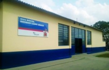 Mais de 200 mil alunos da região retornam para as escolas amanhã