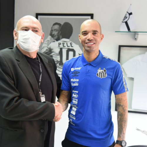 Santos anuncia a contratação de Diego Tardelli