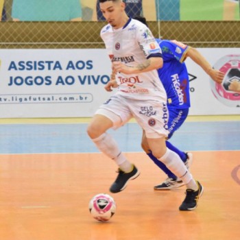 Joaçaba vence Umuarama e decide liderança com Magnus na última rodada