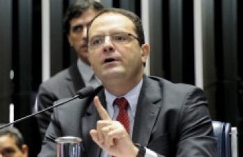 Nelson Barbosa defende presidente afastada em depoimento no Senado