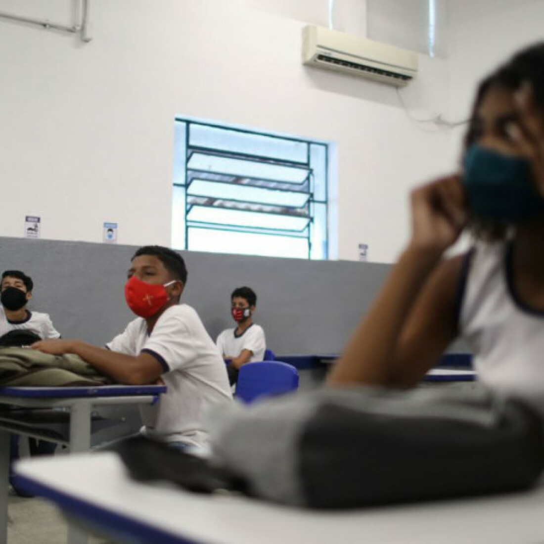 Vacinar adolescentes torna mais seguro retorno às aulas, diz Fiocruz