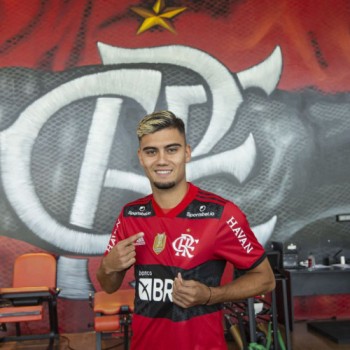 Flamengo apresenta novo reforço e dirigente fala sobre Arrascaeta