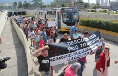 Moradores protestam contra desocupação de propriedade