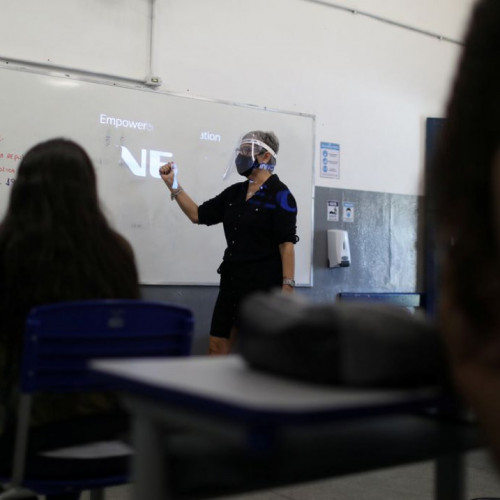 RJ: Sindicato diz que 49 escolas estão abertas com casos de covid-19