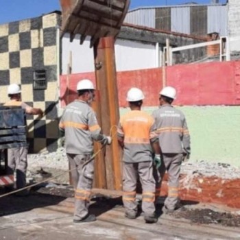 Rua Casarejos tem trecho interditado para obras