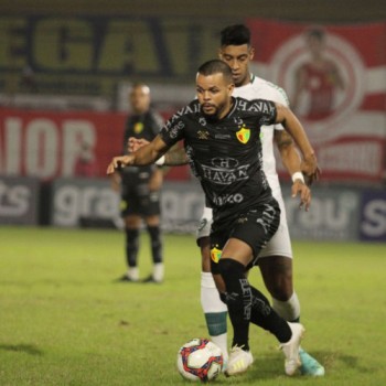 Série B: Goiás bate Brusque e fecha turno na vice-liderança