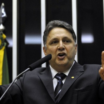 MPRJ denuncia policial por torturar ex-governador Garotinho na prisão