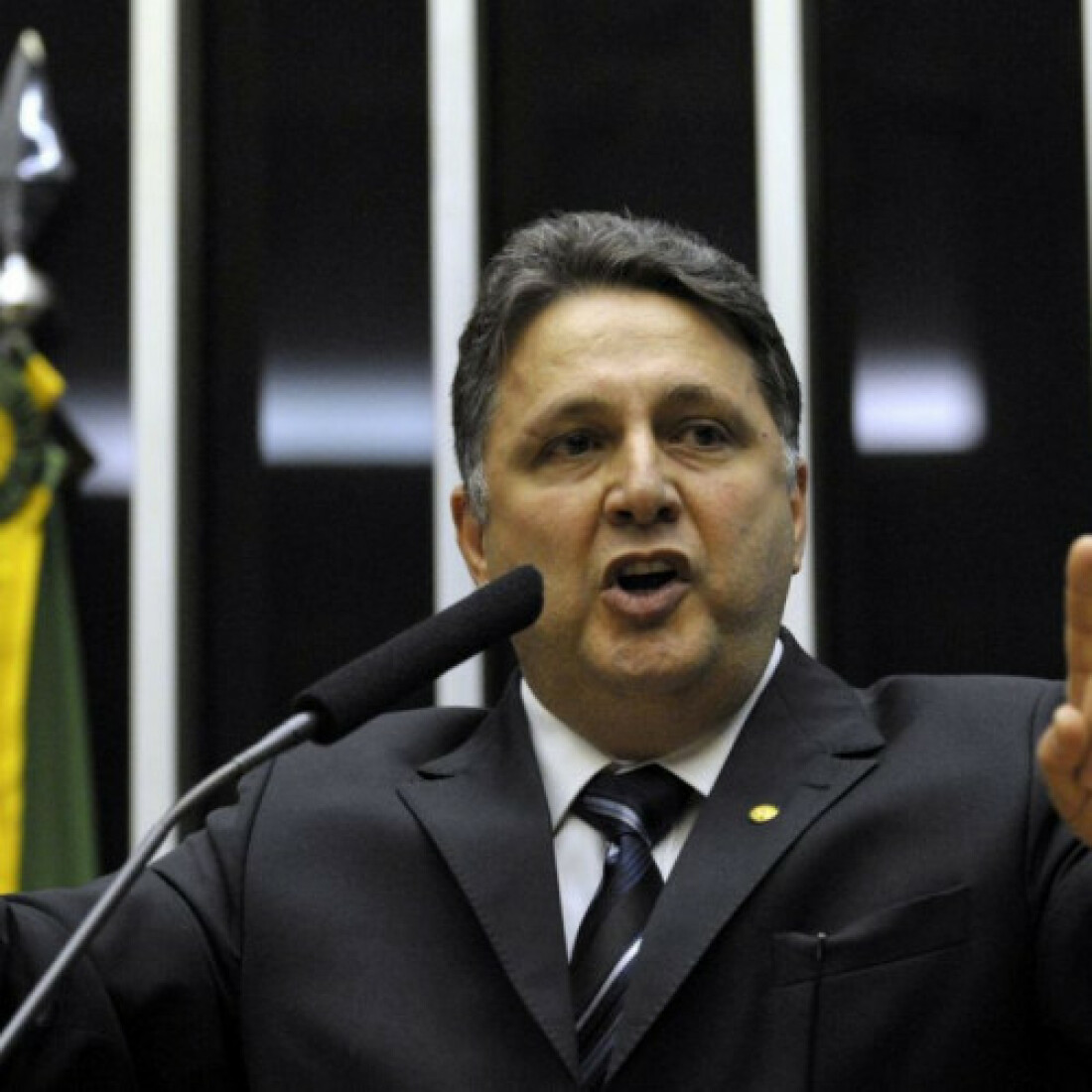 MPRJ denuncia policial por torturar ex-governador Garotinho na prisão
