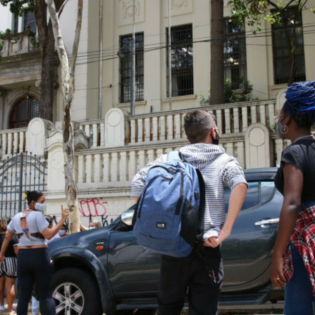 SP: Justiça determina volta de professores só após vacinação completa