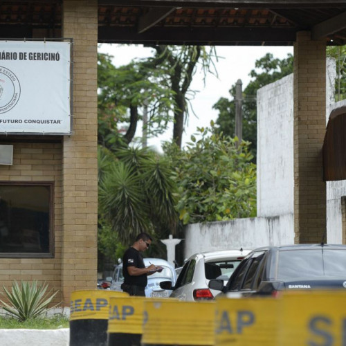 Governo derruba obra irregular para visitas íntimas em presídio do Rio