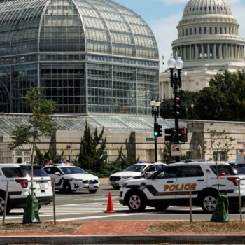 EUA: polícia cerca homem com possíveis explosivos perto do Capitólio