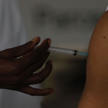 Covid-19: Rio vacinou com a primeira dose 70% dos maiores de 18 anos