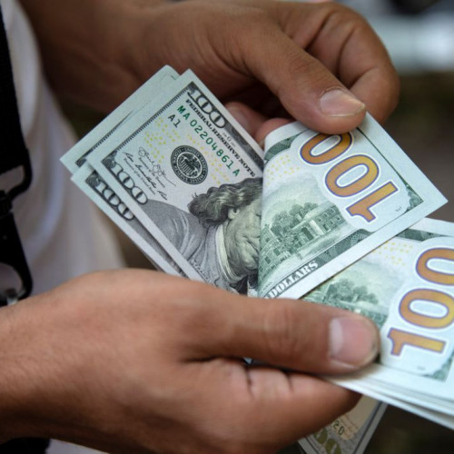 Dólar sobe para R$ 5,42 e fecha no maior nível desde maio