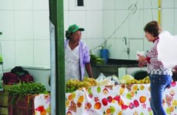 Shopping Popular de Suzano abre sem estrutura finalizada