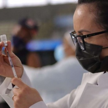 1º dia aplica 4,7 mil vacinas