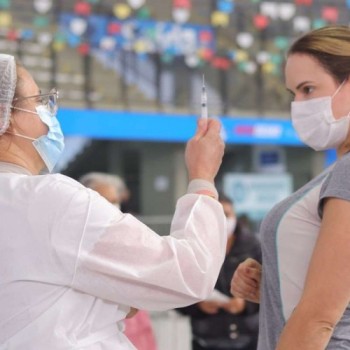 Novo cronograma de vacinação contra a Covid-19 é definido