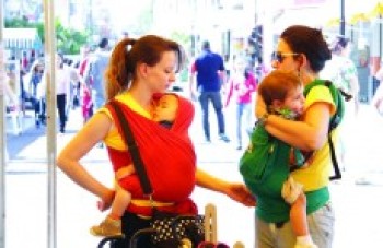 Hora do Mamaço reúne 100 pessoas no Largo do Rosário