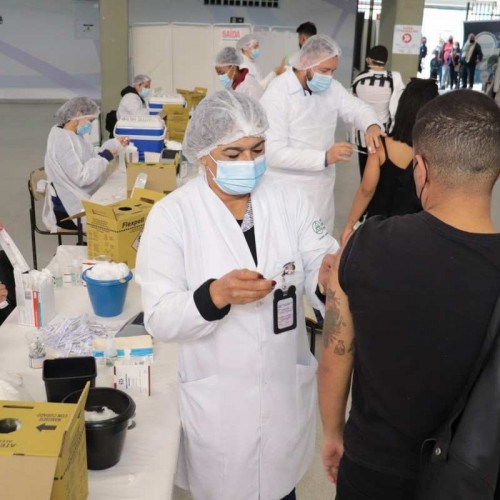 'Virada da Vacina' pretende imunizar todos os adultos