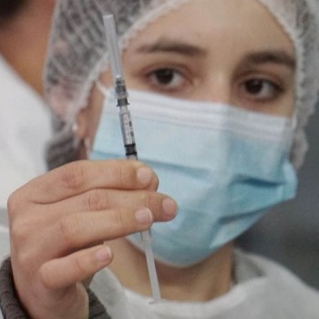 Primeira dose da vacinação chega para 68% do público