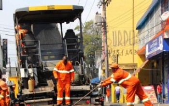Rua Sebastião Ferreira dos Santos, na área central, tem novo asfalto