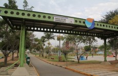 menores são pegos pichando parque: