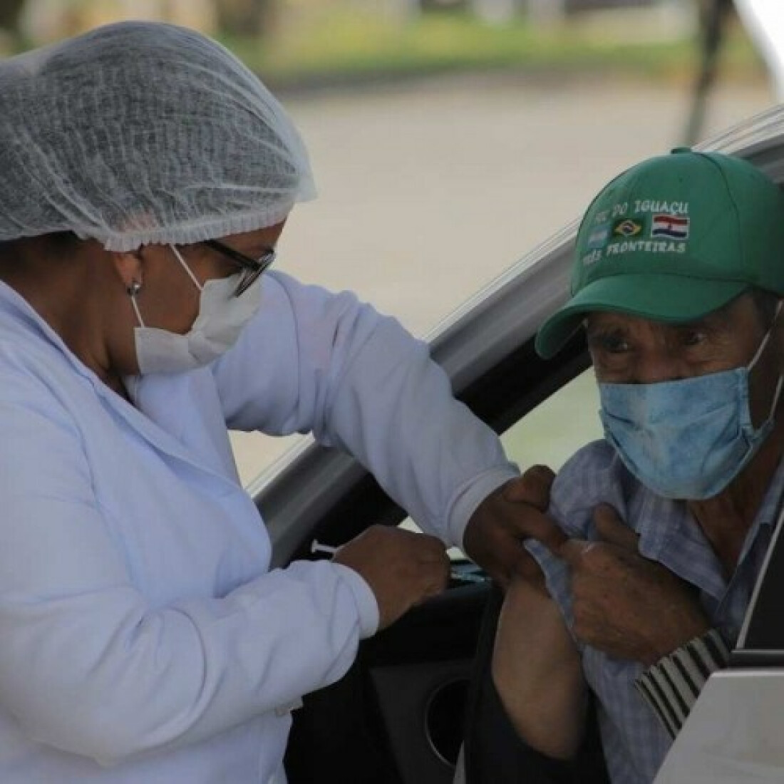 1ª dose atinge a cobertura de 75,5% da população adulta