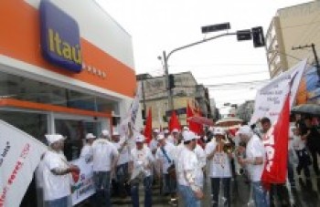 Bancários rejeitam reajuste de 6,5% e anunciam greve