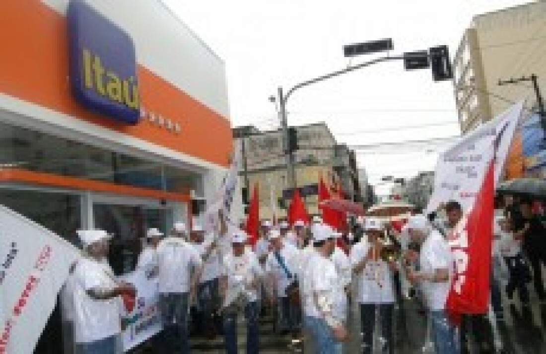 Bancários rejeitam reajuste de 6,5% e anunciam greve