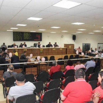 Câmara de Poá exonera 17 assessores parlamentares