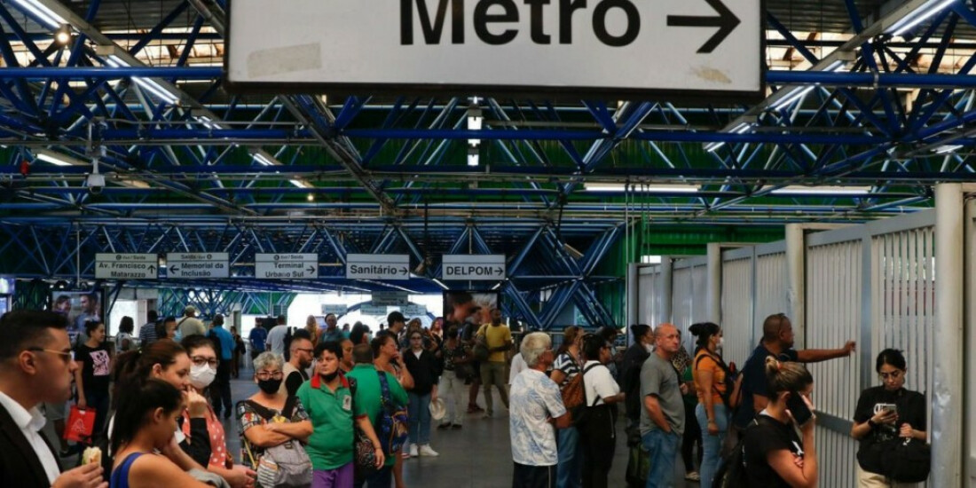 Metrô de SP não faz acordo e greve continua nesta sexta-feira
