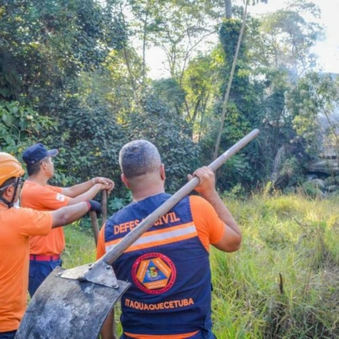 Incêndios atingem área de vegetação em Itaquá