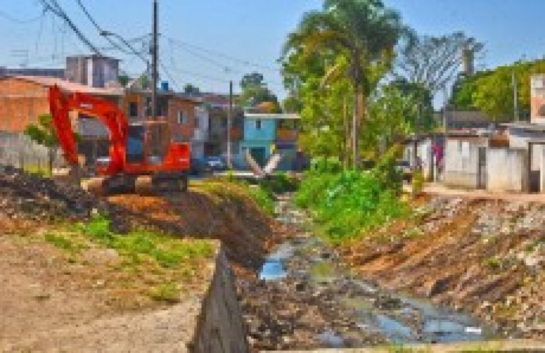 Córregos são limpos na Operação Verão 2016