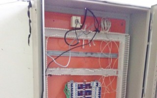 Praça é vandalizada e fica sem iluminação