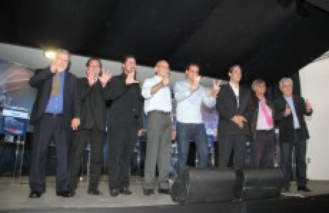 Candidatos debatem propostas e evitam confronto ou provocação