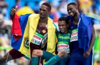 Daniel Martins quebra recorde e fica com o ouro