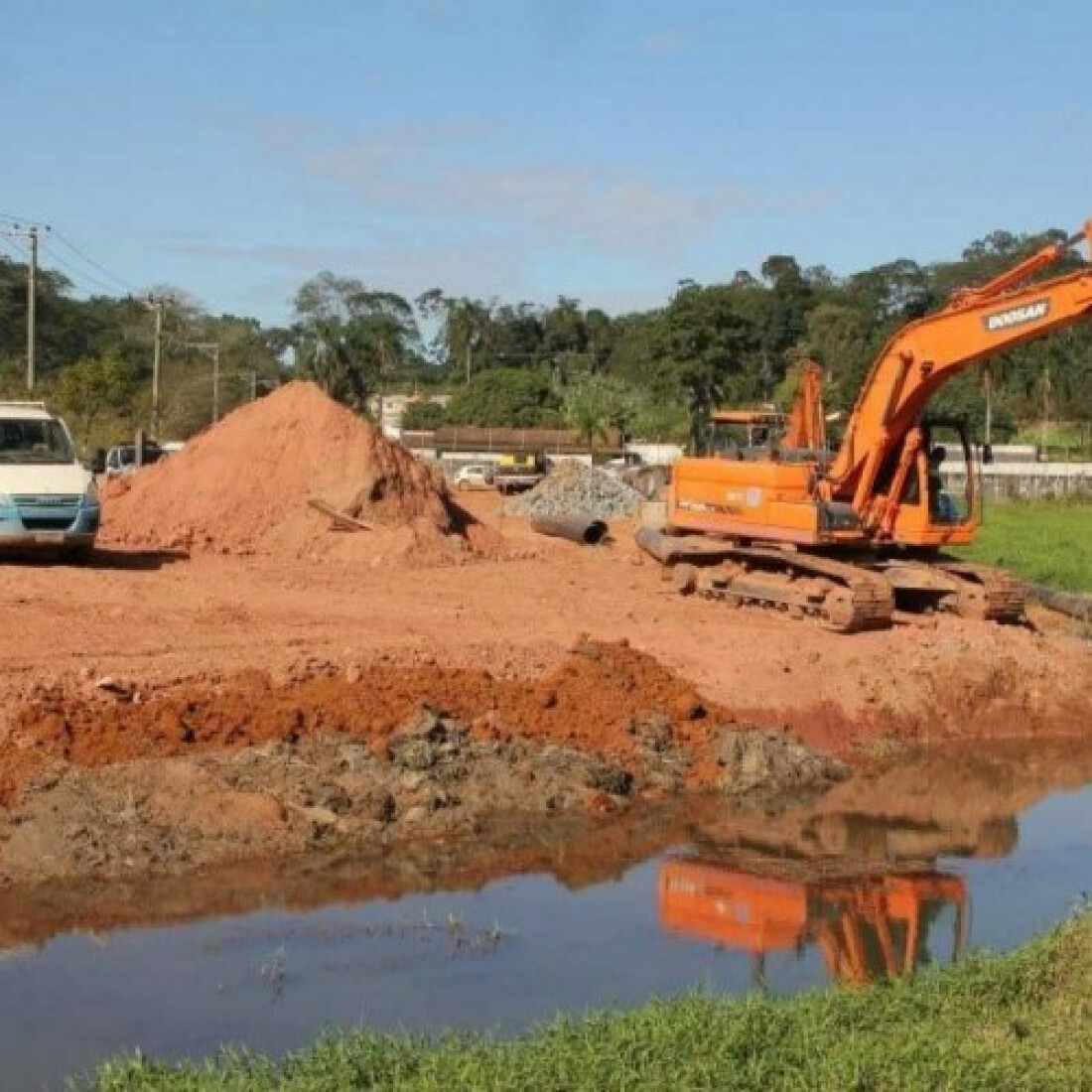 DAEE inicia limpeza no rio Guaió e finaliza a do córrego Itaim