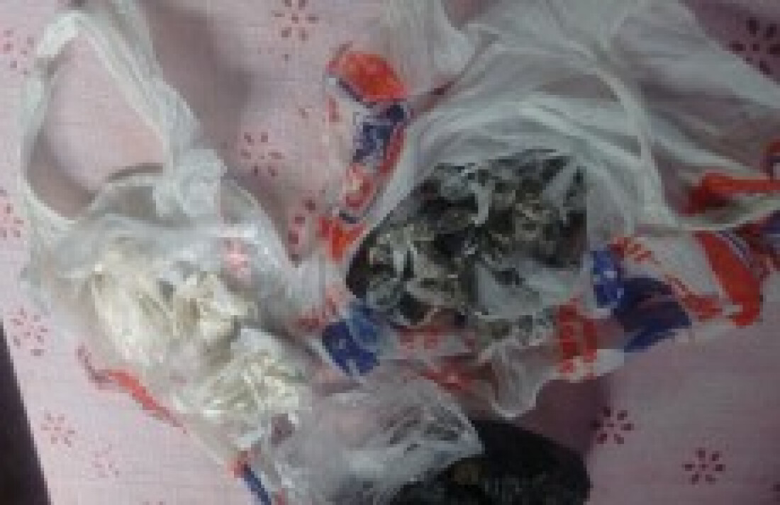 Suspeito é preso com drogas em casa: