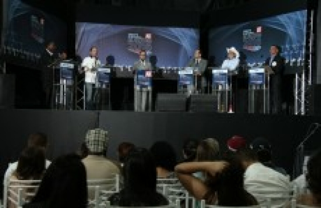 Candidatos criticam gestões anteriores durante debate