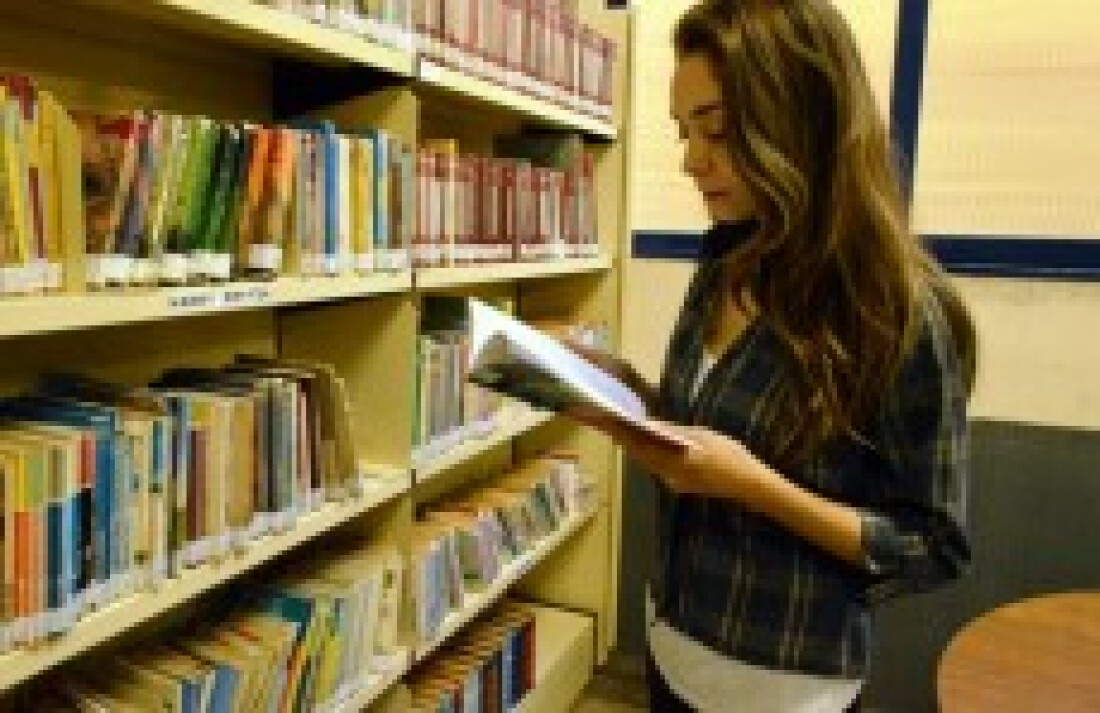 Troca de livros ocorre todas as sextas na biblioteca de Arujá