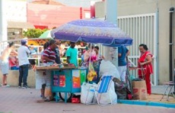 Ferraz regulariza 50 ambulantes