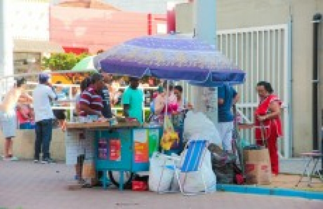 Ferraz regulariza 50 ambulantes