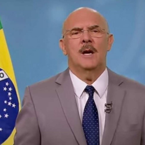Ministro defende volta às aulas presenciais