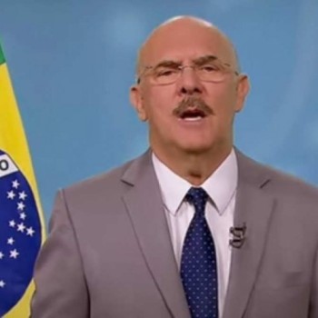 Ministro defende volta às aulas presenciais